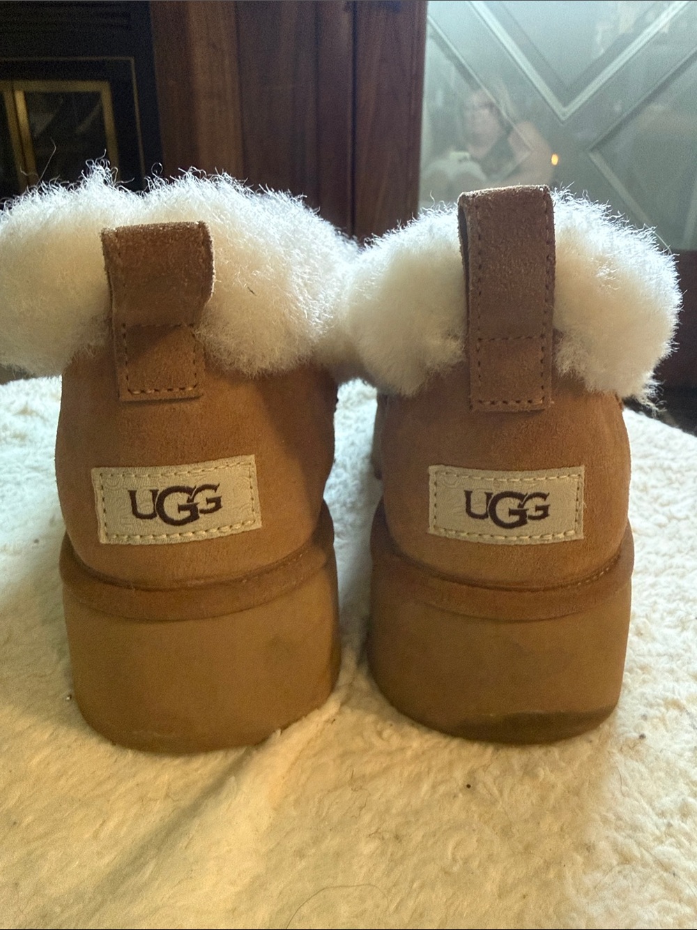 UGG Women’s NITA Platform Slipper